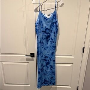 Elegant Blue Tie-Dye Maxi Dress
